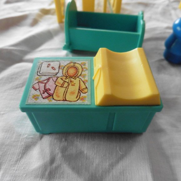 Vintage Fisher Price Little People "Nursery"  10 Pieces Included. - Picture 8 of 10